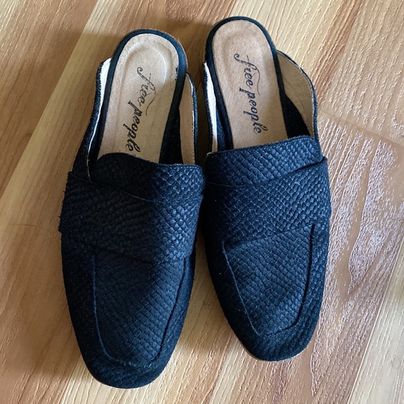Free People Shoes - Free People black snake loafer